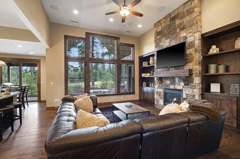 Suncadia 3 Bedroom Home with Hot Tub and Firepit + Golf Course Views Maison in Kittitas County