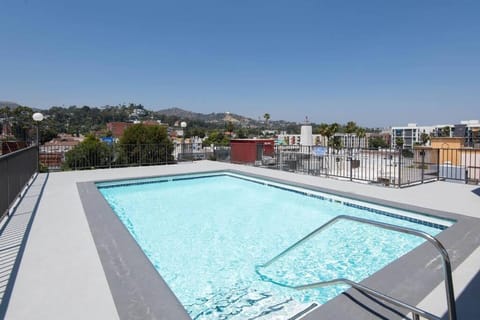 Hollywood 1Bed Apt w Rooftop pool & Panoramic View Apartment in Hollywood