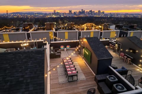 NEW Pink Howdy Oasis 13 Beds Rooftop View Parking Maison in East Nashville