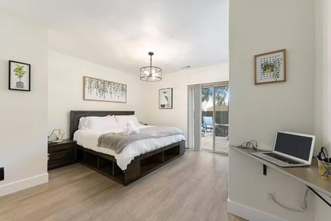 East Sac Getaway, Walking Distance to Hospitals House in Sacramento