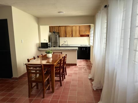 Kitchen or kitchenette, Dining area, pet friendly