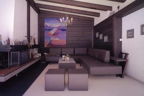 Living room, Photo of the whole room