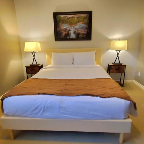 Private suite with AC Near Cultus Lake and Heritage Park Condominio in Chilliwack