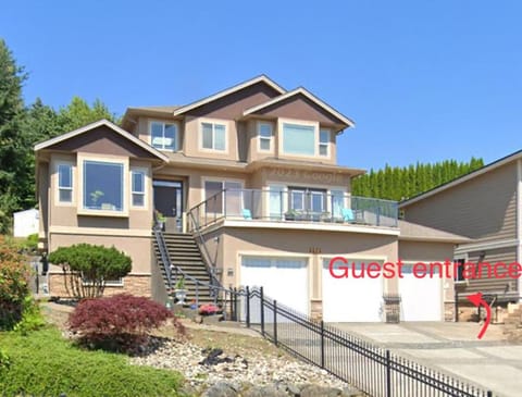 Private suite with AC Near Cultus Lake and Heritage Park Condo in Chilliwack