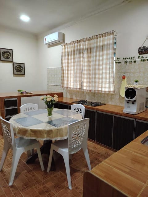 Sri MaLati Homestay and Event Space Vacation rental in Bayan Lepas