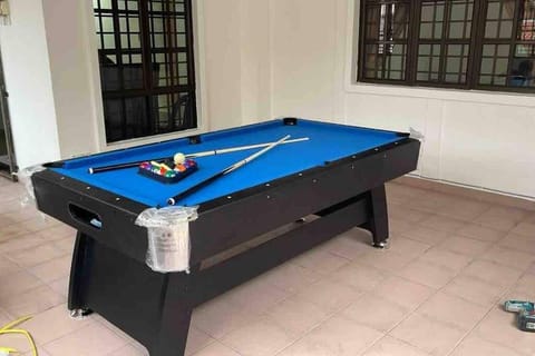 Pelangi Indah 8 Rooms Corner Pool Table House in Johor Bahru