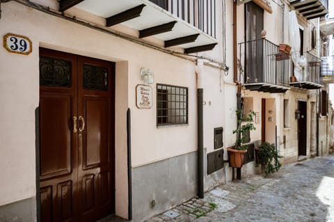 Mirose's holiday home 39 Alojamiento y desayuno in Castelbuono