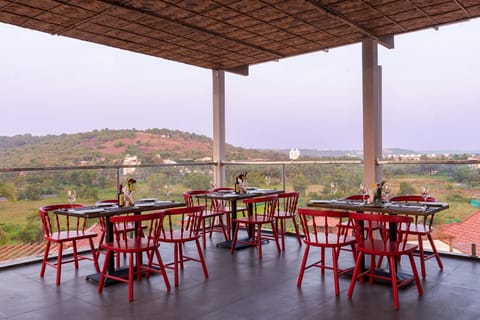 View (from property/room), Dining area, Mountain view