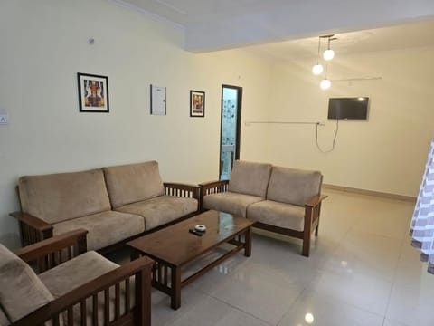 6 BHK in Krishna Nagar Lucknow LKO6BHK 401l&402R Appartamento in Lucknow