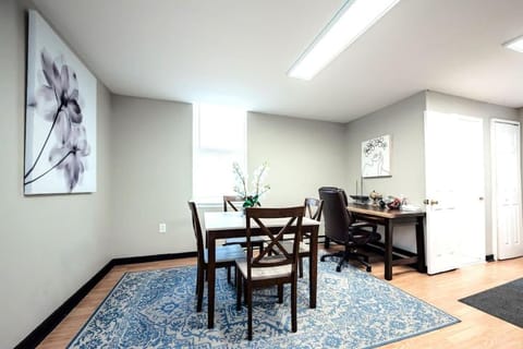 The Terrace at Park Place 2nd floor walk up -cozy 2 bedroom fast WiFi free coffee Eigentumswohnung in Wilmington