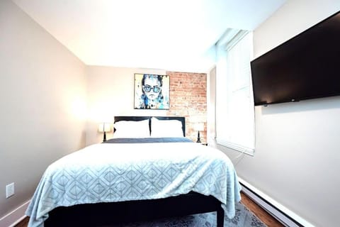 Park Place- cozy modern space fully updated fast WiFi good coffee and easy parking Condominio in Wilmington