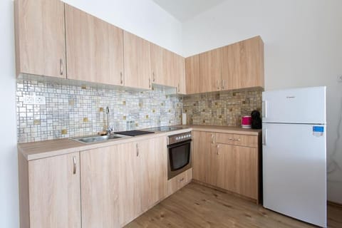 Kitchen or kitchenette, pet friendly, stove