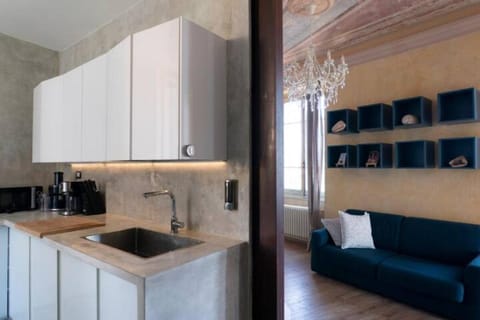 Kitchen or kitchenette, Seating area