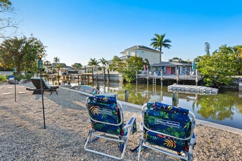 Boaters Bayshore Bungalow II w HOT TUB Haus in East Naples