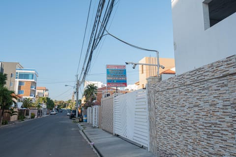 Property building, Facade/entrance, Property logo or sign, Neighbourhood, Street view