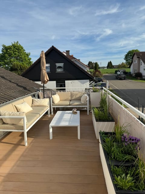 View (from property/room), Balcony/Terrace, Garden view, Street view