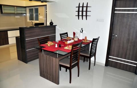 Peaceful retreat 3 bedroom apartment for1 to 6 person Apartment in Vadodara