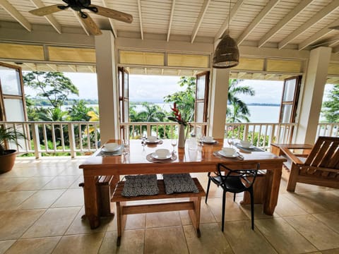 Tropical Paradise, Oceanfront Home in the Jungle Casa in Bocas del Toro Province