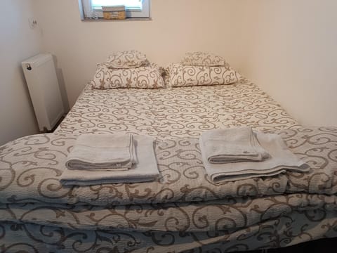 Yellow Palace (FREE parking) Apartment in Novi Sad