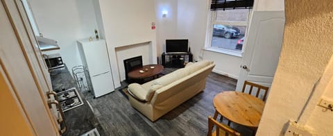 The Luxe - Entire House Bed and Breakfast in Huddersfield