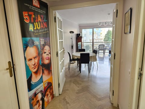 Juan les pins centre Le France grand 3P vue mer Apartment in Antibes