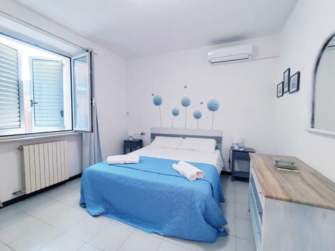 Bedroom, air conditioner