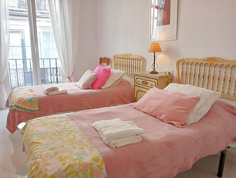 Bed, Balcony/Terrace, Photo of the whole room, Bedroom, towels