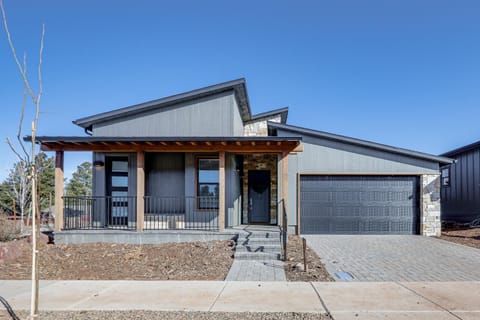 Idyllic Flagstaff Home with Grill 3 Mi to Downtown! Casa in Flagstaff