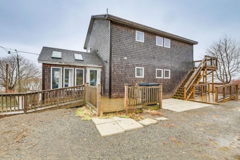 Cozy Maine Getaway Covered Deck, Walk to Beach! Condo in Lubec