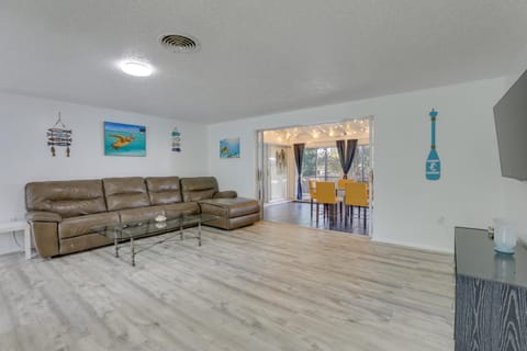 Englewood Home with Shared Pool and Screened Lanai! House in Manasota Key