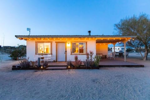 Desert Escape+Art studio+Trailer House in Twentynine Palms