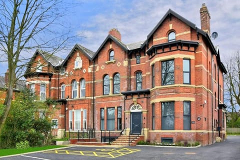 Property building, Street view, Location, Parking