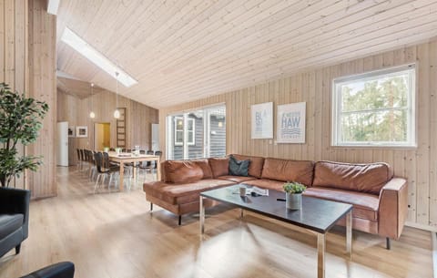 Lovely Home In Blvand With Kitchen Haus in Blåvand