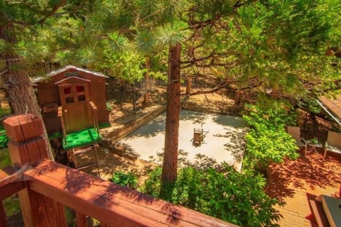 The Arrowhead Hideaway! Game Room + BBQ Chalet in Lake Arrowhead