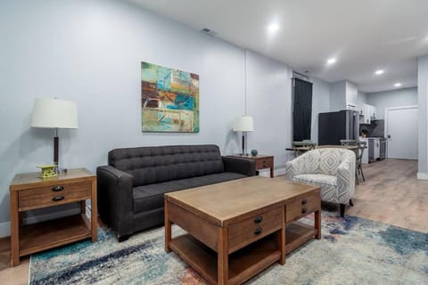 2 MTM Fully Furnished Rental in Old Town 2f&2r Maison in Lincoln Park