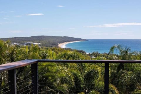 Blue Sapphire - Panoramic Ocean Views of Agnes Water's Main Beach House in Agnes Water