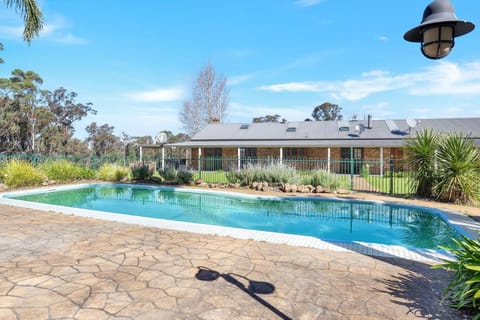 MarMel - Four bedroom home with pool and fire pit Haus in Kangaroo Valley