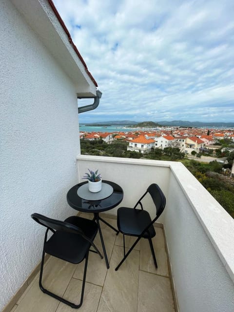 View (from property/room), Seating area, City view, Garden view, Mountain view, Sea view, Street view, Quiet street view, Inner courtyard view