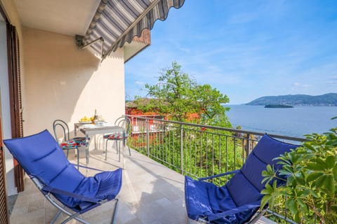 Balcony/Terrace, Lake view, Mountain view