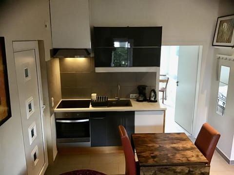 Property building, Kitchen or kitchenette, Living room