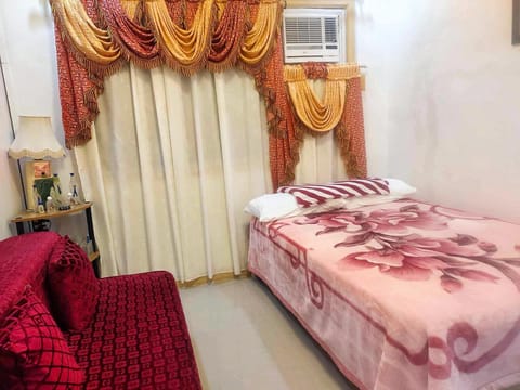 Affordable Spacious Bedroom & Bathroom near DVO Airport Bed and Breakfast in Davao City