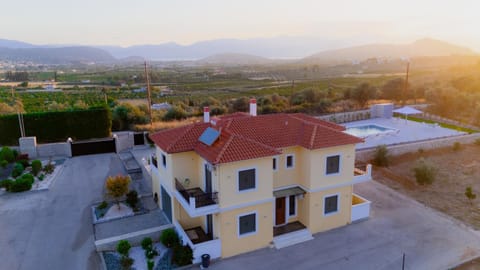 Property building, Natural landscape, Bird's eye view, Mountain view, Pool view, Swimming pool, Sunrise, Sunset