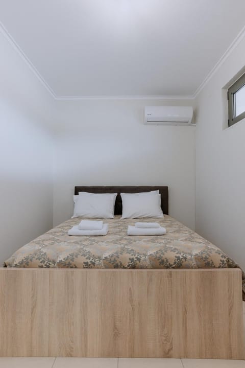 Bed, Photo of the whole room, Bedroom, towels, air conditioner