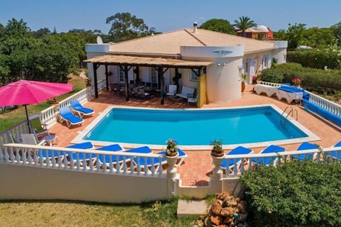 Cosy Carvoeiro Villa - 5 Bedrooms - Villa Marianna do Sol - Table Tennis Table & Private Pool - Alporchinhos Villa in Porches