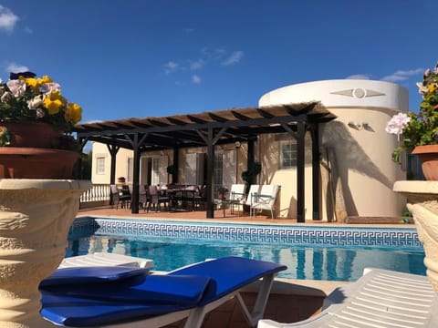 Cosy Carvoeiro Villa - 5 Bedrooms - Villa Marianna do Sol - Table Tennis Table & Private Pool - Alporchinhos Villa in Porches