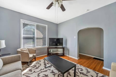 Superb Two Unit Listing in STL House in Saint Louis