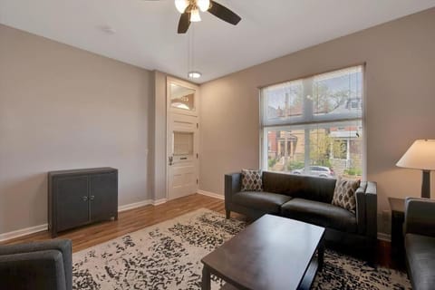 Breathtaking Unit in Shaw - 4 Queen beds 1E House in Saint Louis