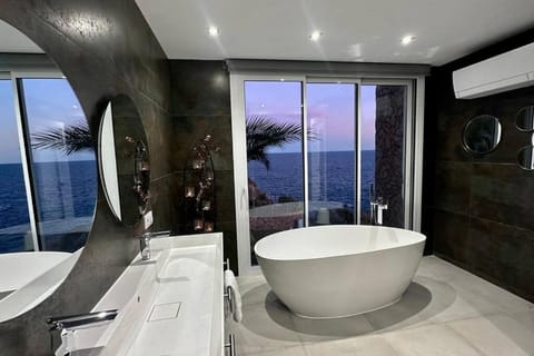 Hot Tub, Bathroom, Sea view