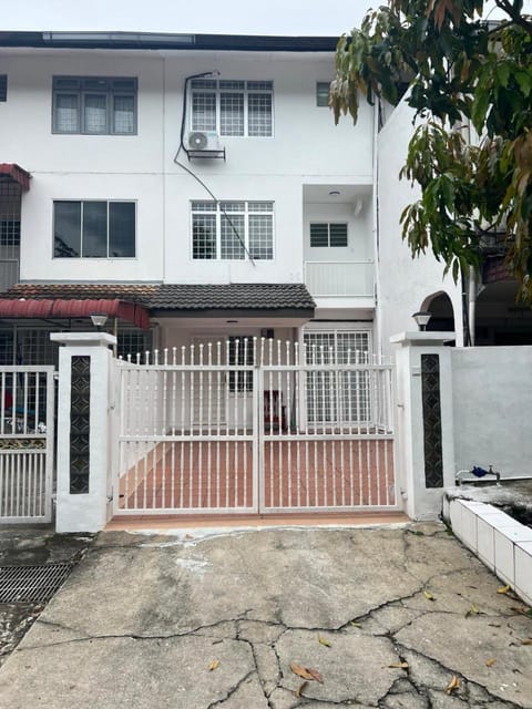 Ampang Dagang Homestay Casa in Kuala Lumpur City