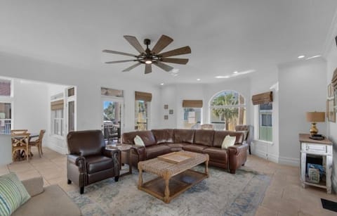 Living room, Seating area, fireplace